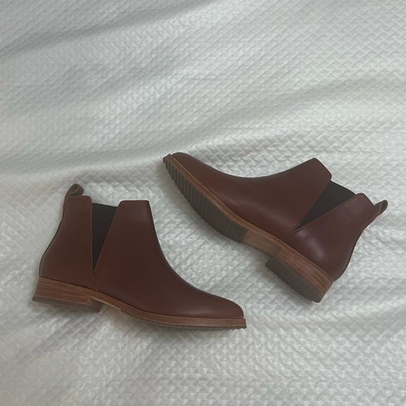 Nisolo Eva Everyday Chelsea Boots - Picture 3 of 4